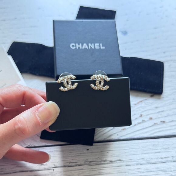 CHANEL Iconic CC Gold Earrings - Picture 1 of 8